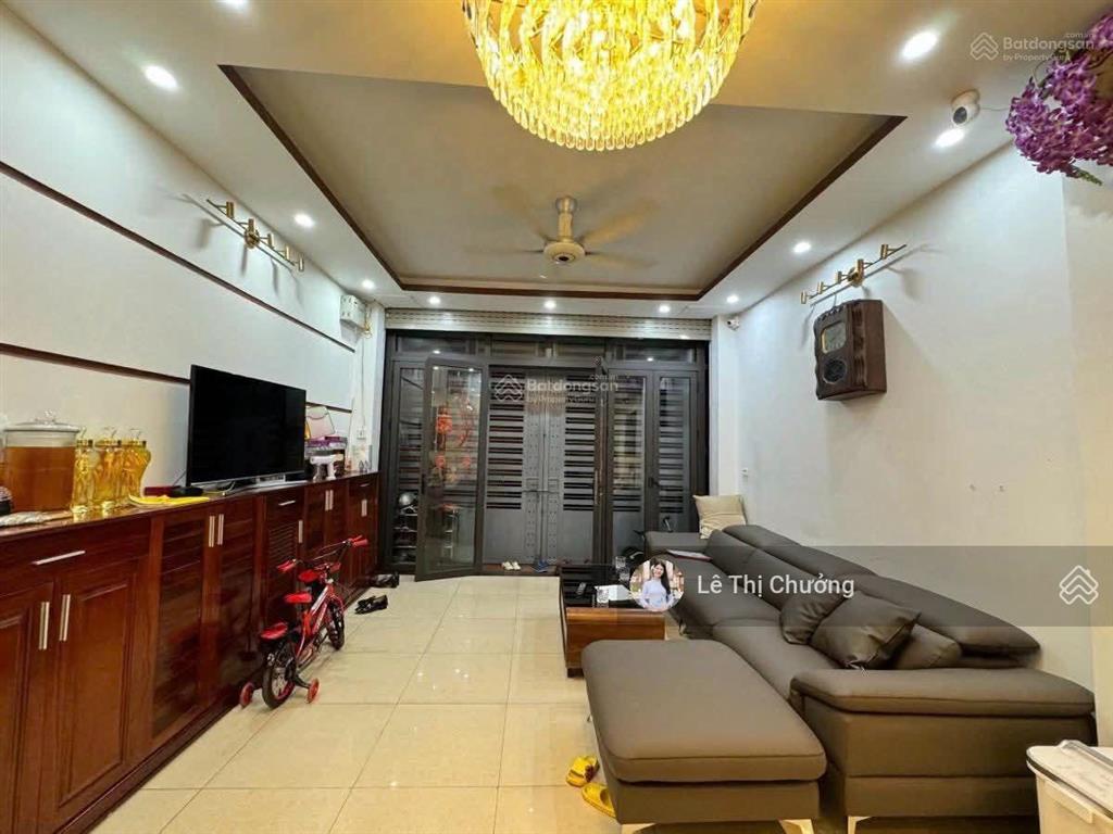 110m2, ngang 5 dài 23m, 2 tầng đúc ô tô đổ cửa tôn thuyết quận 4, 11 tỷ