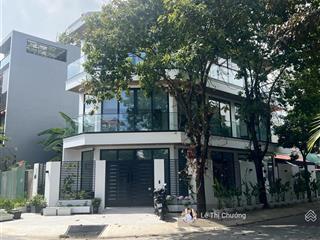 Nhà mặt tiền quận 7, 90m², ngang to 5x18m,vĩ hè 3m,3 tầng,dòng tiền 15t, sát phú mỹ hưng,10 tỷ nhíc