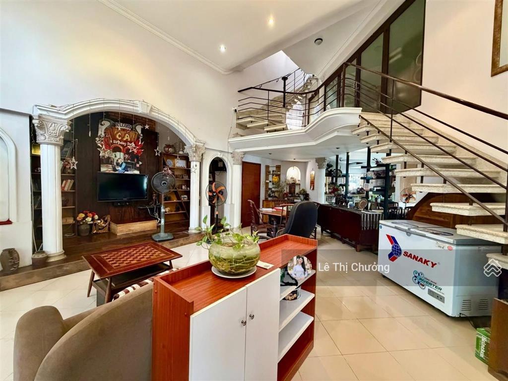 Bán nhà quận 7, xe hơi tránh, 3 tầng, ngang khủng 9m dài 18m, sát big c nguyễn thị thập, 18 tỷ nhic