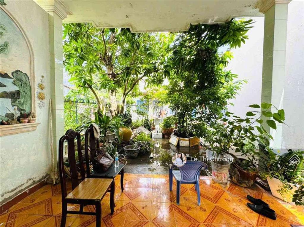 Chỉ hơn 30tr/1m2 nhà cấp 4, quận 7, cn 167m2, ngang to 10m dài 26m nở hậu 14m, hiếm sát hoàng q v
