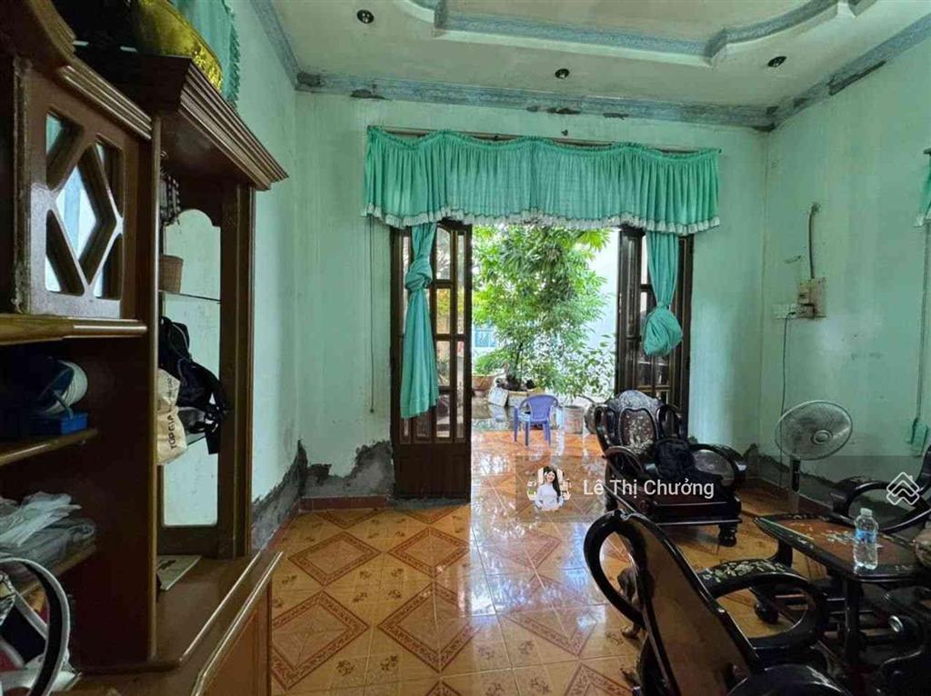 Chỉ hơn 30tr/1m2 nhà cấp 4, quận 7, cn 167m2, ngang to 10m dài 26m nở hậu 14m, hiếm sát hoàng q v
