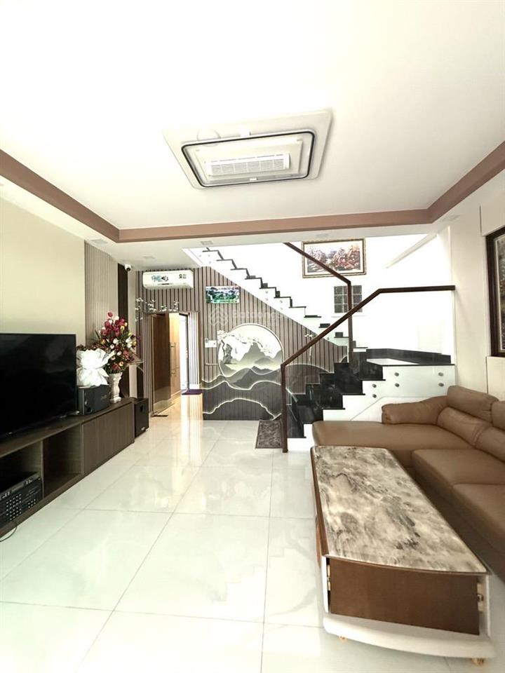 Bán nhà mặt tiền đs quận 7, sát chợ tân mỹ  4 tầng  thang máy, ngang 4m