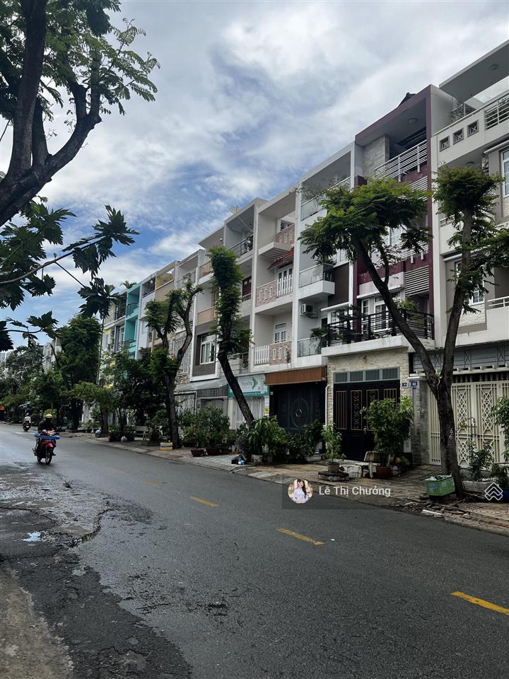Bán nhà nguyễn thị thập quận 7, 75m2, ngang 4m, 3 tầng mới, đường 12m vỉa hè sát ga metro