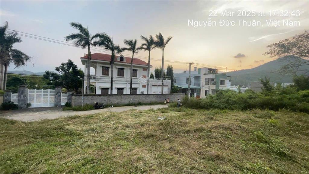 Cần bán nhanh lô đất đẹp 421m² 3 mặt tiền đường full thổ cư tiềm năng tăng giá cao