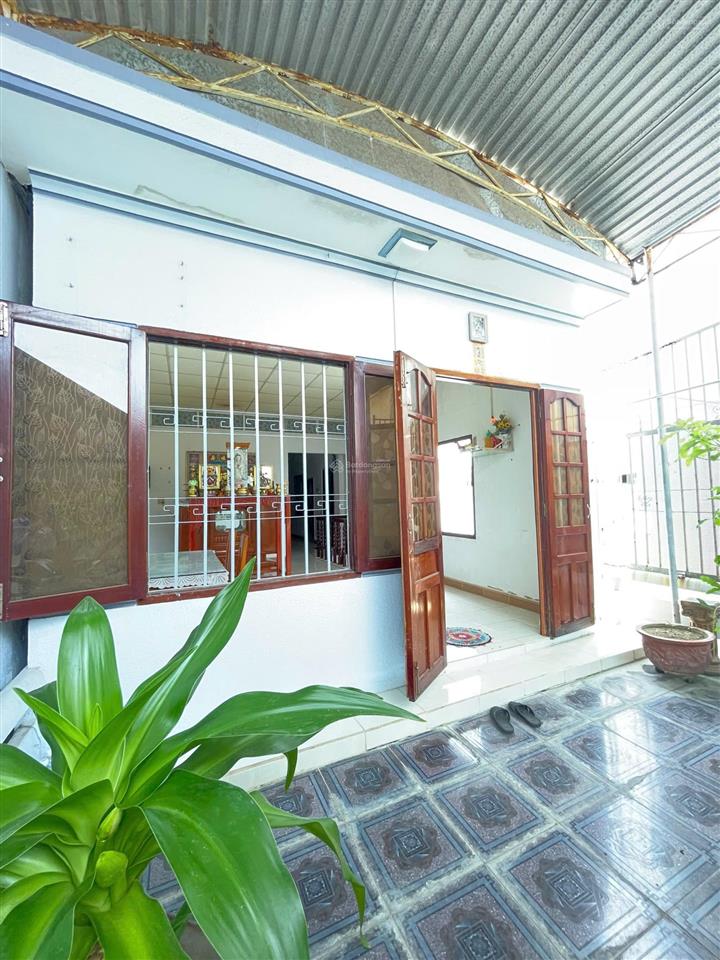 Cần bán gấp nhà 2 tầng gần biển gần trung tâm tp hẻm xe máy 103.7 m2 chỉ 2,5 tỷ
