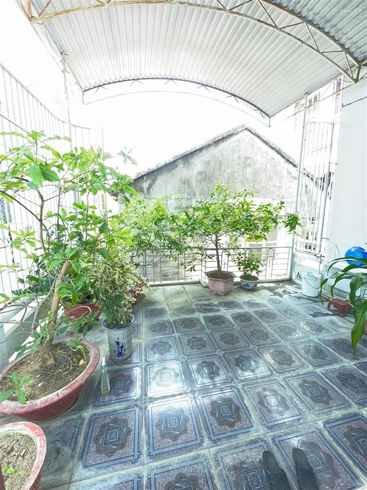 Cần bán gấp nhà 2 tầng gần biển gần trung tâm tp hẻm xe máy 103.7 m2 chỉ 2,5 tỷ