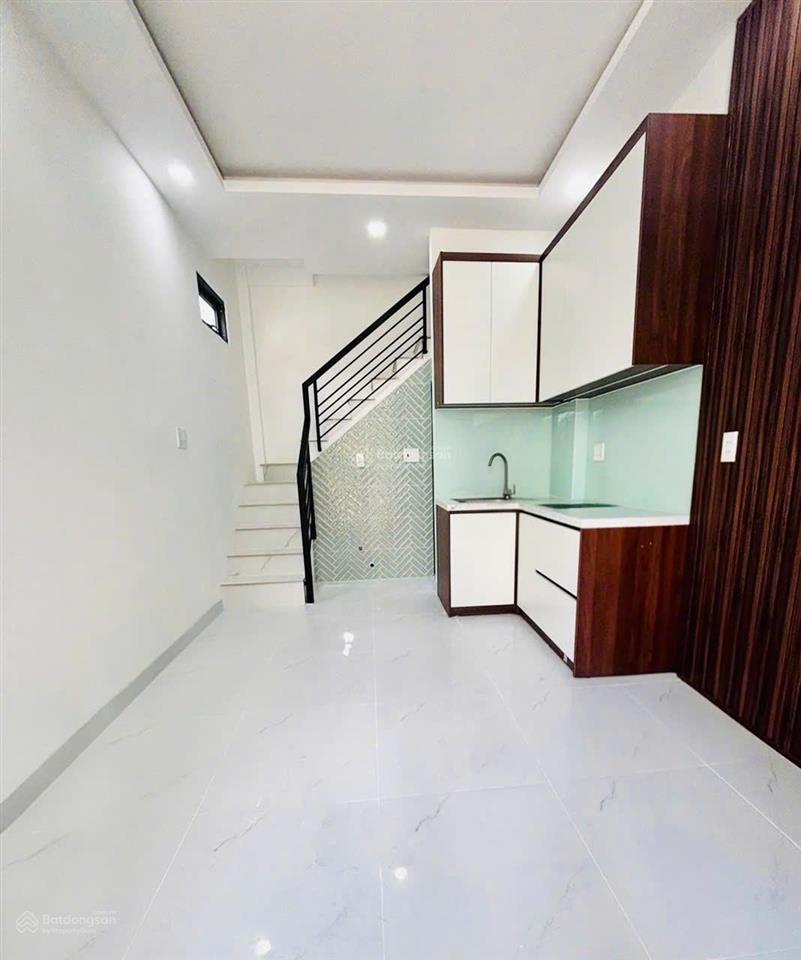 Nhà 2 tầng  nở hậu 18m²  2pn 2wc ban công  âu cơ  chỉ 2.x tỷ  hẻm thông  tân phú  hoàn công