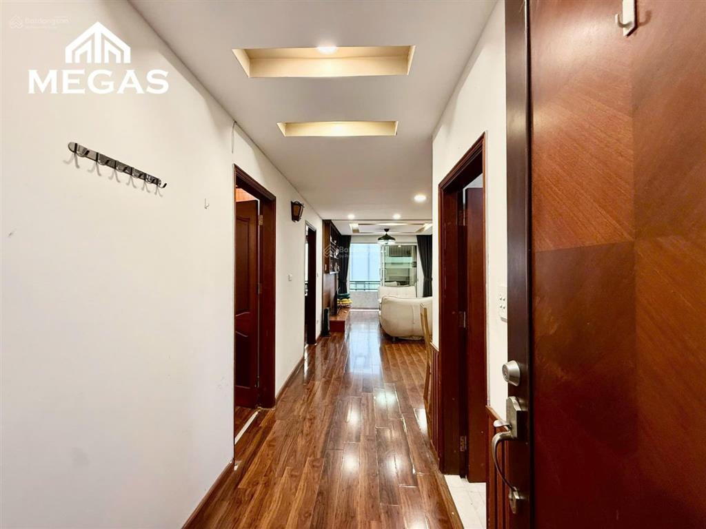 2n 2wc lạc long quân, 50m ra hồ tây, ô tô đỗ cửa, ban công rộng máy giặt riêng chủ hỗ trợ decor