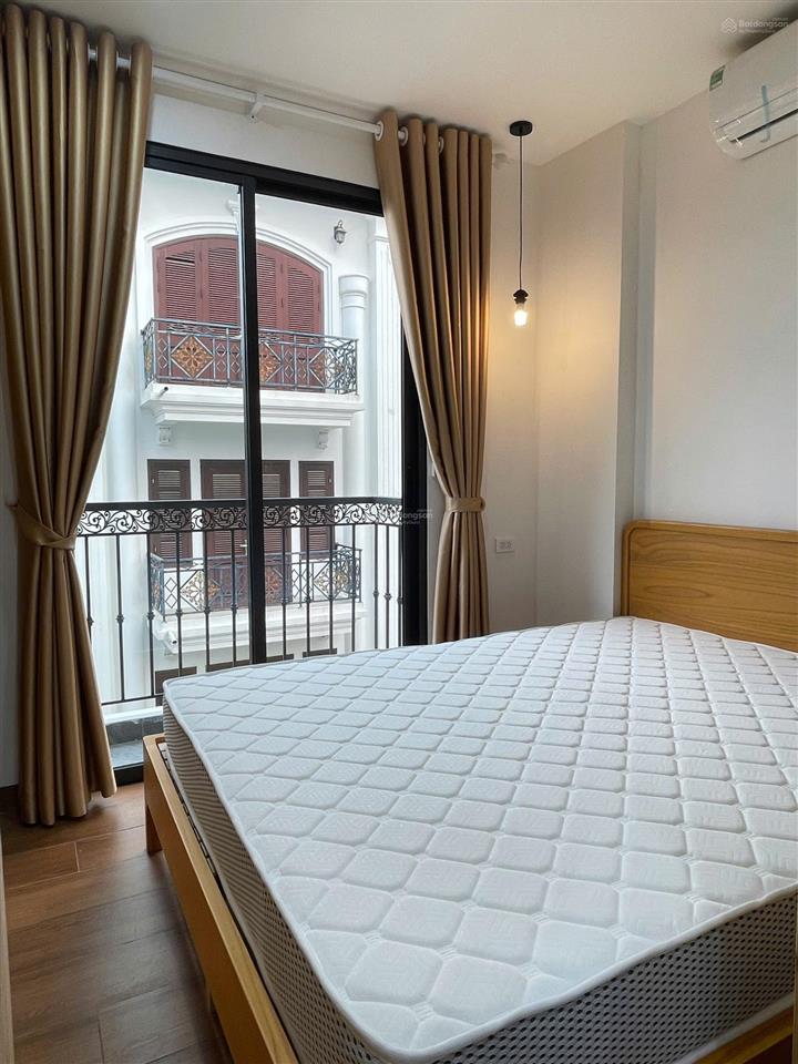 Khai trương studio  1n1k ô tô đỗ cửa, 50m đi bộ ra hồ, bancol thoáng view hồ tây đường trích sài