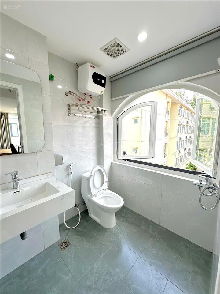 1 ngủ 1 khách ngay chùa hà, nhà mới full nội thất rộng thoáng tại cầu giấy, có ban công, đường lớn