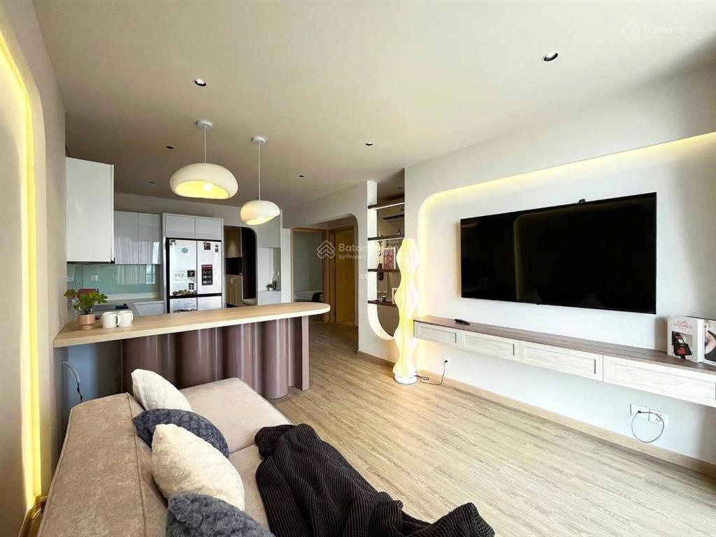 Hiếm, ô tô đỗ cửa đối diện sư phạm 50m ra mặt đường lớn , 2n1k full nội thất bancol cầu giấy