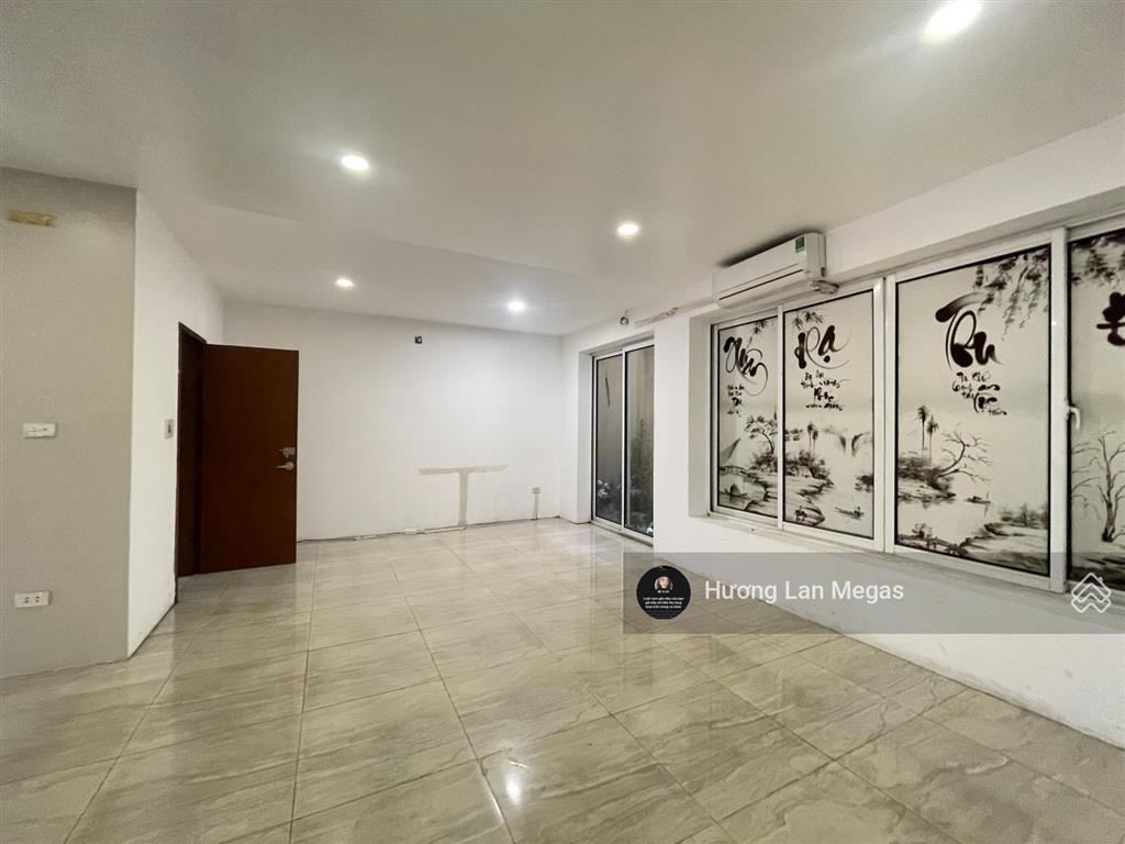 Mbkd văn phòng hiếm! chính chủ 180m2 bàn giao setup, thoải mái thời gian ô tô tránh nhau ở tây hồ