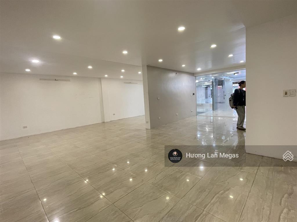 Mbkd văn phòng hiếm! chính chủ 180m2 bàn giao setup, thoải mái thời gian ô tô tránh nhau ở tây hồ