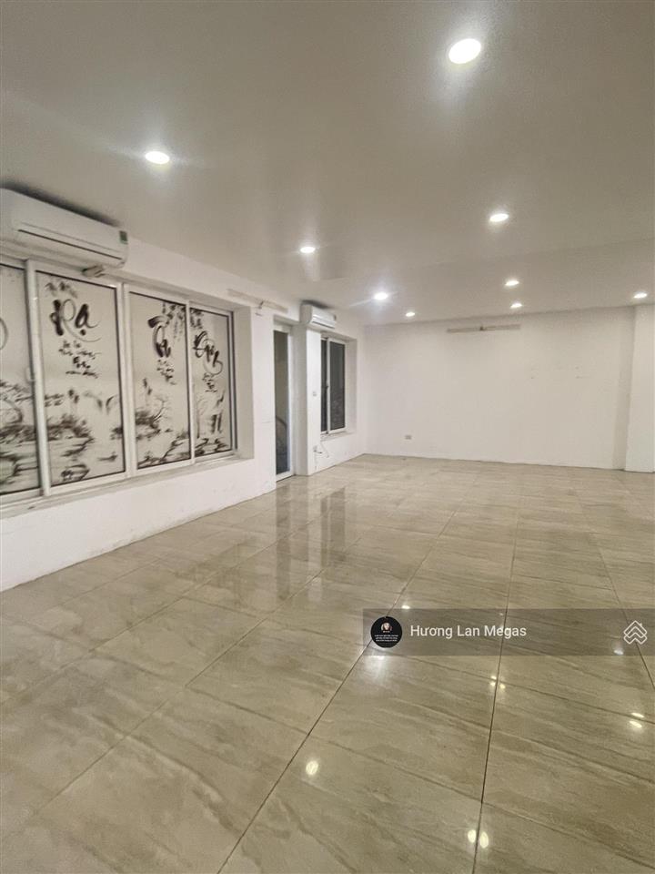Mbkd văn phòng hiếm! chính chủ 180m2 bàn giao setup, thoải mái thời gian ô tô tránh nhau ở tây hồ