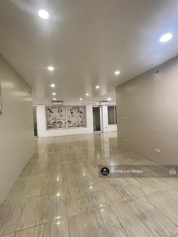 Mbkd văn phòng hiếm! chính chủ 180m2 bàn giao setup, thoải mái thời gian ô tô tránh nhau ở tây hồ