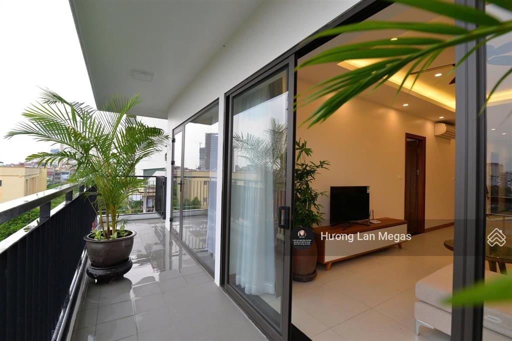 Hàng hiếm cầu giấy!! 2pn2wc 70m2 tại mặt đường hoàng quốc việt, full nội thất ban công đẹp