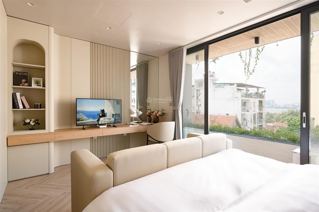 View hồ, full nội thất cao cấp ô tô đỗ cửa, ban công to gần thung lũng hoa hồ tây