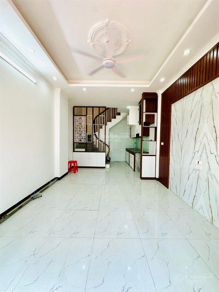 Ô tô đỗ cổng, thạch bàn, long biên 40m² 5 tầng 6.5 tỷ có tl