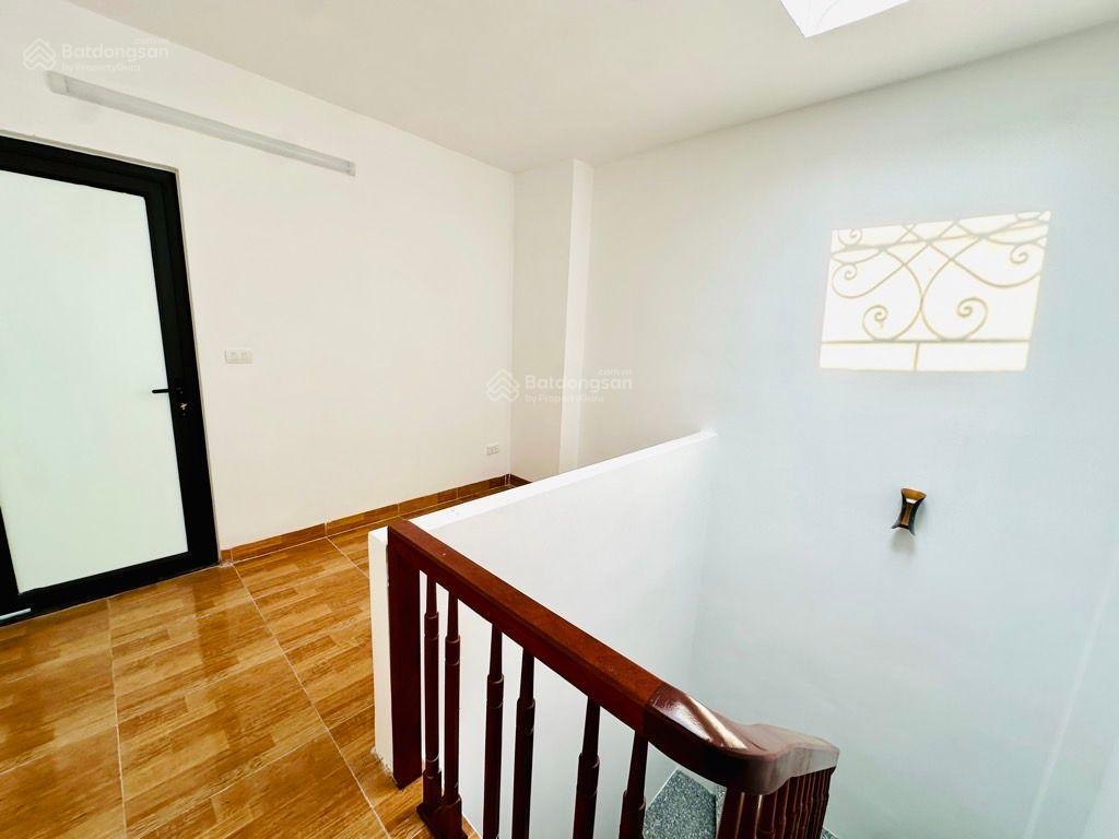 Ô tô đỗ cổng, thạch bàn, long biên 40m² 5 tầng 6.5 tỷ có tl