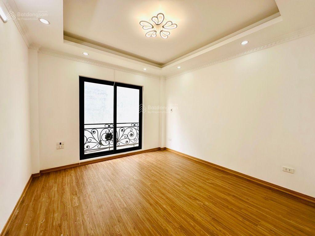 Ô tô đỗ cổng, thạch bàn, long biên 40m² 5 tầng 6.5 tỷ có tl