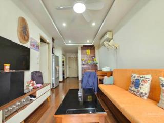 Bán gấp  cc việt hưng, 60m2 2 ngủ 2 wc giá chỉ hơn 3 tỷ có tl