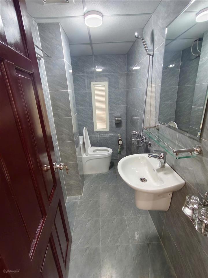 Cho thuê căn hộ 2pn mặt đường trung kính diện tích 50m2