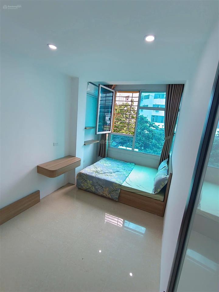 Cho thuê căn hộ 2pn mặt đường trung kính diện tích 50m2