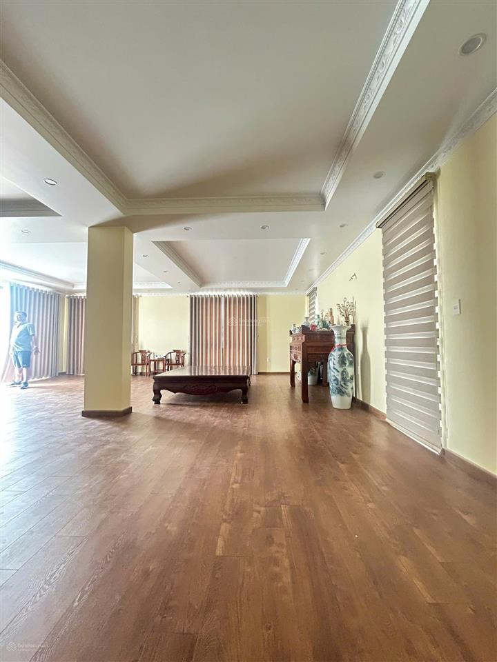 Cho thuê căn thông mặt phố đi bộ vũ yên, full nội thất, giá hời thị trường