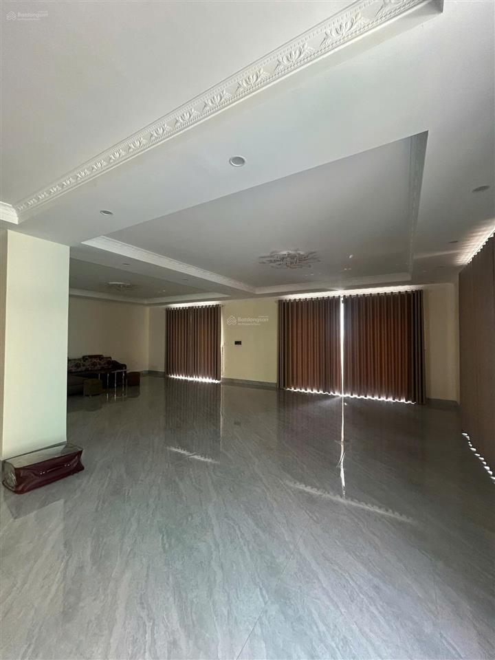 Cho thuê căn thông mặt phố đi bộ vũ yên, full nội thất, giá hời thị trường