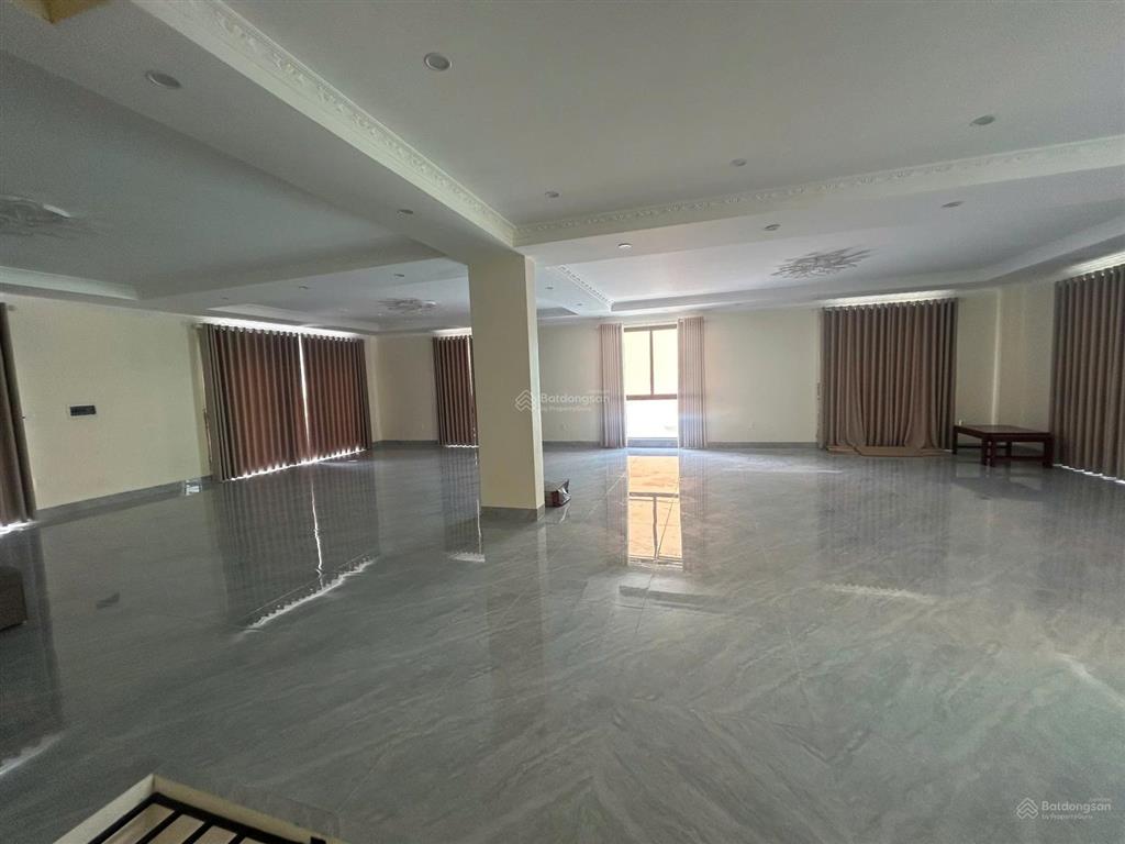 Cho thuê căn thông mặt phố đi bộ vũ yên, full nội thất, giá hời thị trường
