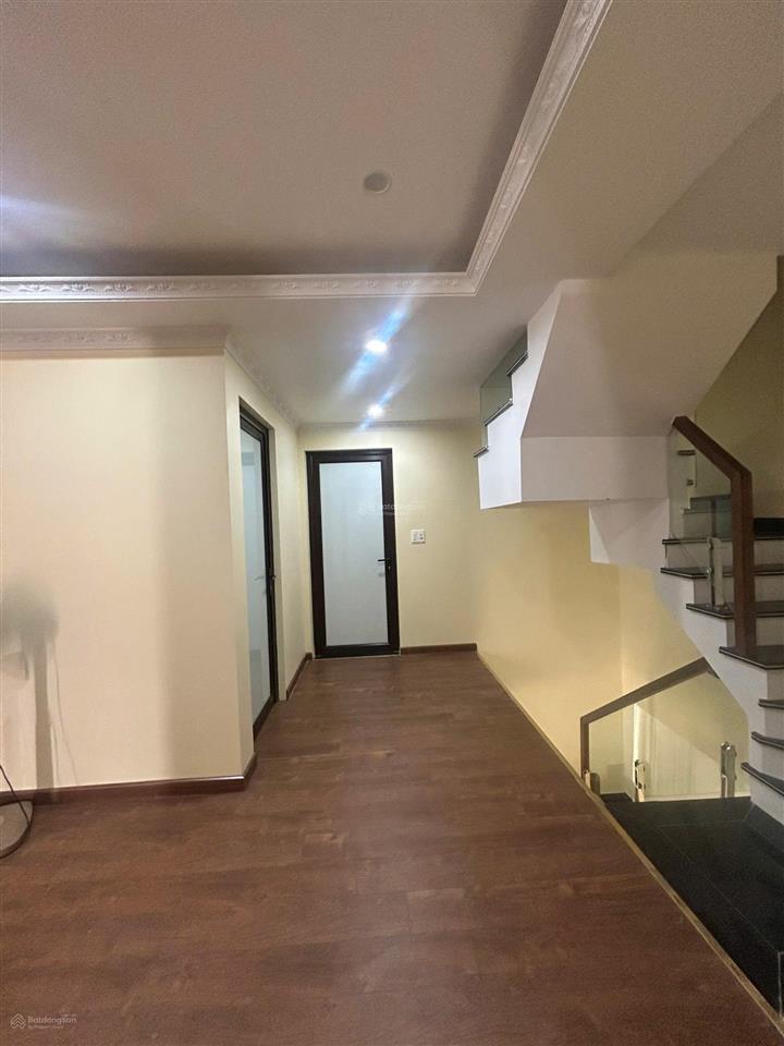 Cho thuê căn thông mặt phố đi bộ vũ yên, full nội thất, giá hời thị trường