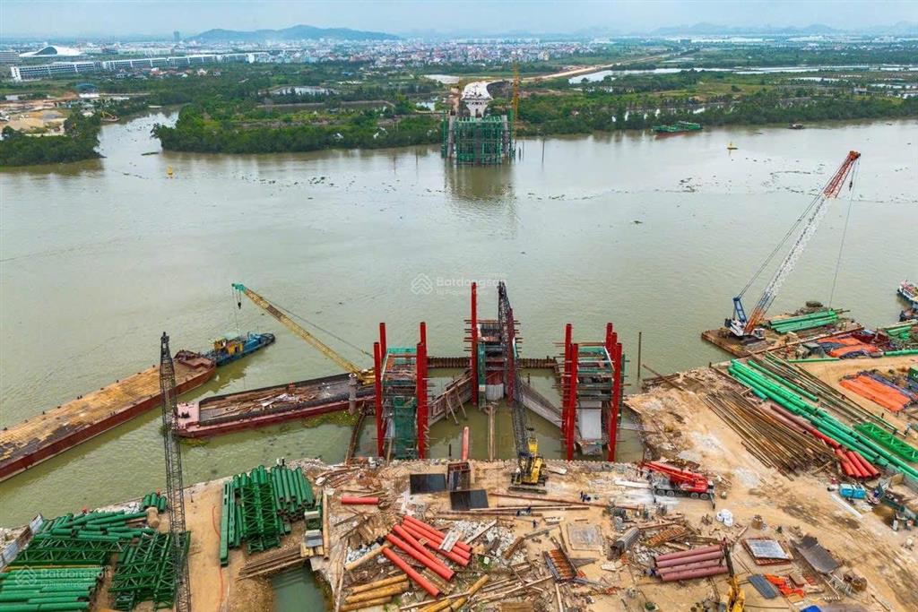 Căn góc biệt thự duy nhất giá chỉ 8 tỷ 759 diện tích 111,4 xây 3 tầng,đón đầu cầu nguyễn trãi