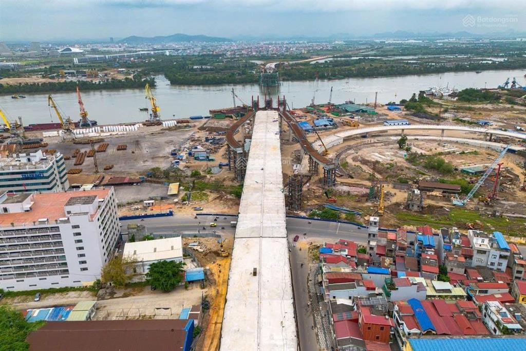 Căn góc biệt thự duy nhất giá chỉ 8 tỷ 759 diện tích 111,4 xây 3 tầng,đón đầu cầu nguyễn trãi