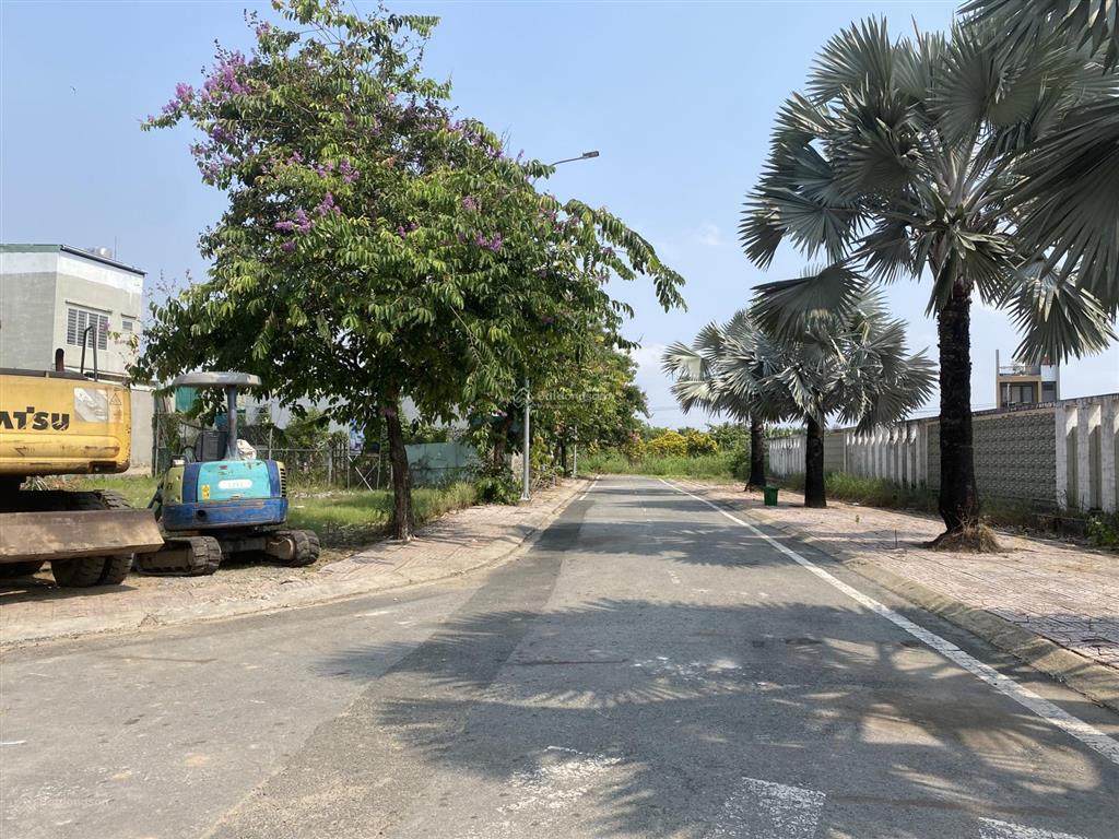 Lô góc ngay cổng centana, mặt tiền đường 16m, đối diện chung cư, tiện kinh doanh