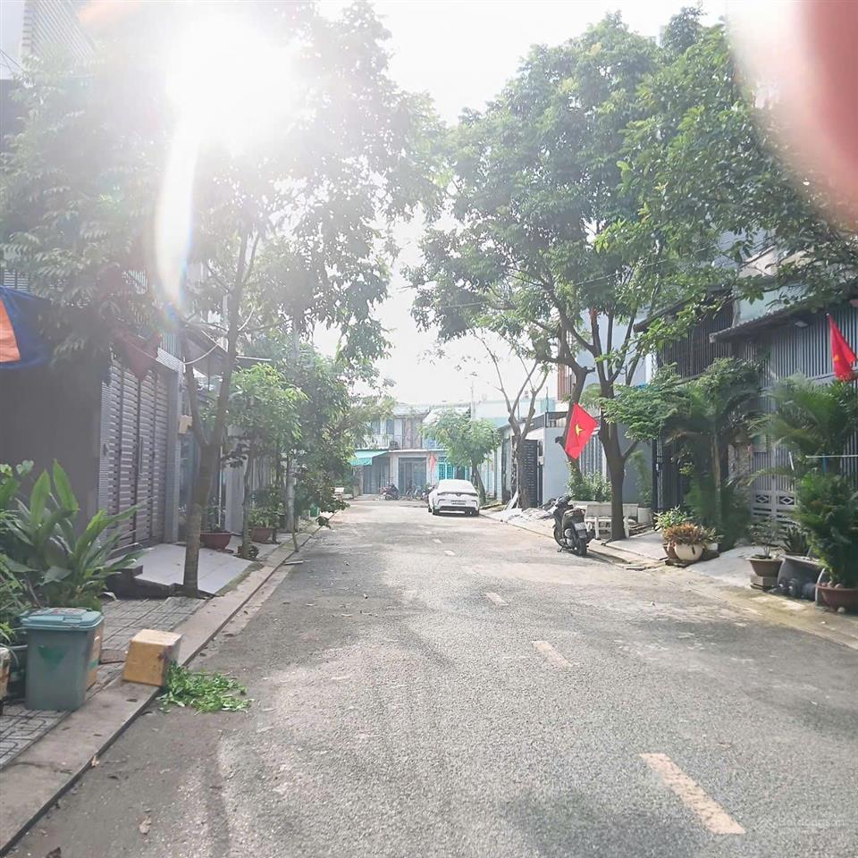 Đường thông 12m, sổ sẵn công chứng ngay, dân cư hiện hữu