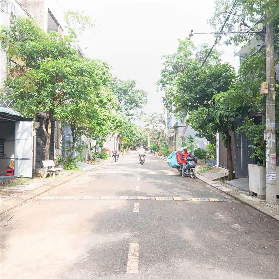 Đường thông 12m, sổ sẵn công chứng ngay, dân cư hiện hữu