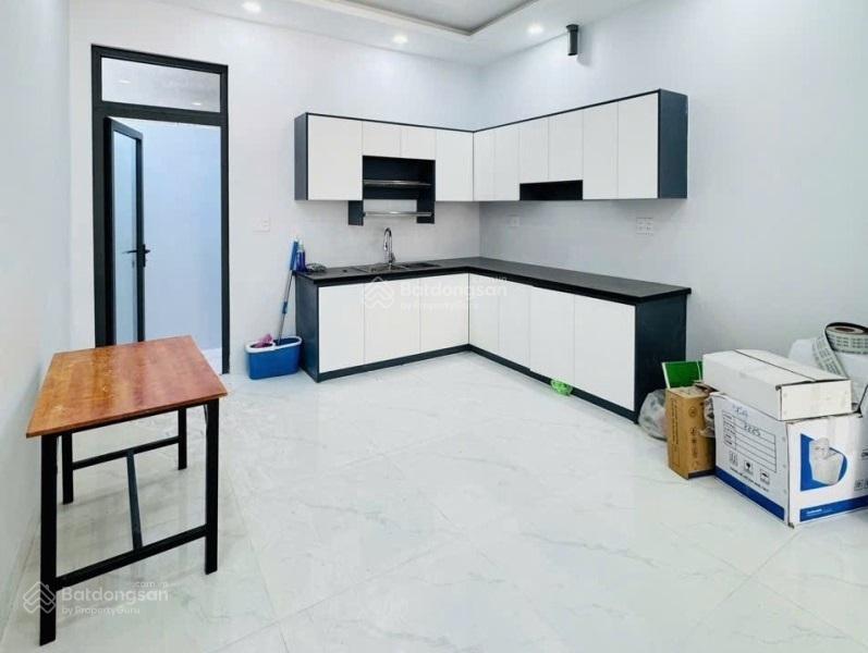 Nhà 3 tầng 4pn 5wc sổ hồng hoàn công, nhà mới ở ngay