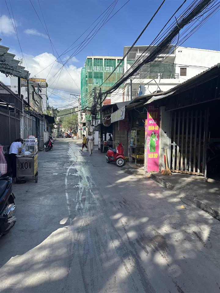 Mặt tiền đoàn trần nghiệp, nhà 3 tầng (108m2 ngang 4,6) cách biển hòn chồng 400m, giá 13,8 tỷ