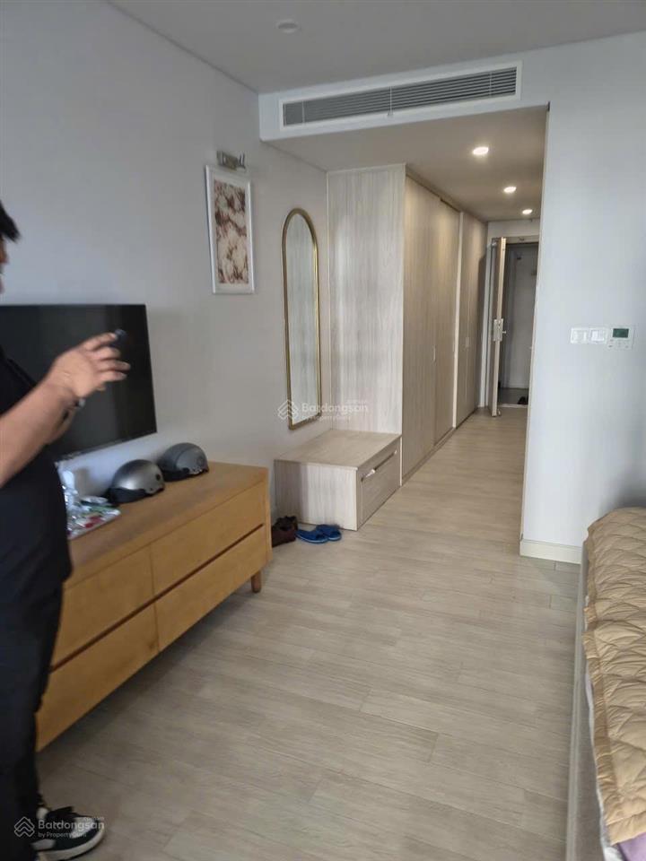 Rẻ nhất tòa ,căn studio 52m2 view xéo biển, toà nam tầng 14 trục 08, giá 4,9 tỷ, 0906 549 *** sơn