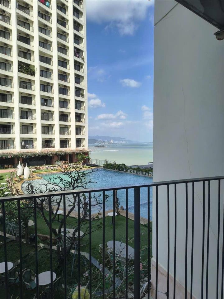 Rẻ nhất tòa ,căn studio 52m2 view xéo biển, toà nam tầng 14 trục 08, giá 4,9 tỷ, 0906 549 *** sơn