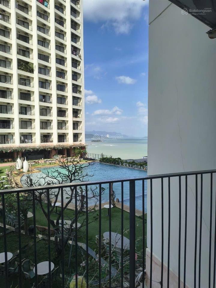 Rẻ nhất tòa ,căn studio 52m2 view xéo biển, toà nam tầng 14 trục 08, giá 4,9 tỷ, 0906 549 *** sơn