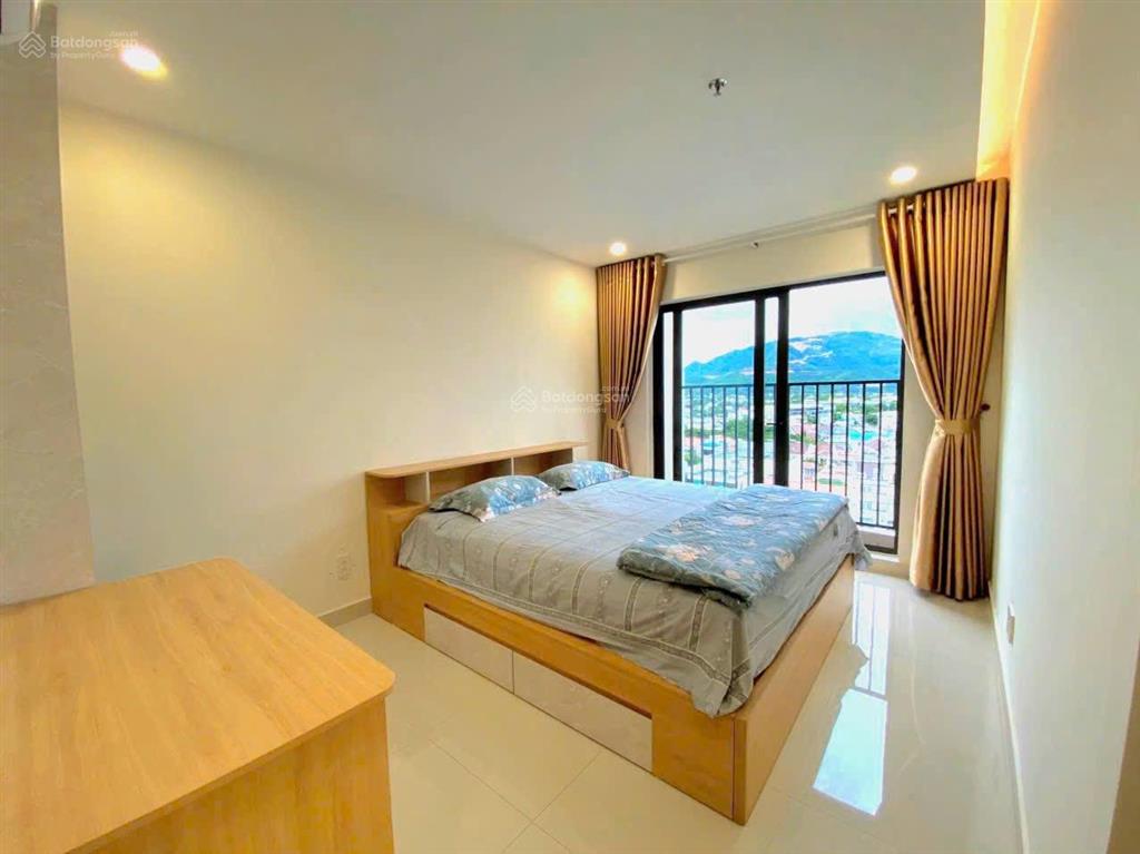 Bán căn 75,2m2, 2 pn, 2 wc, view hồ lầu 10, nội thất đẹp, giá 4 tỷ,  0906 549 *** sơn