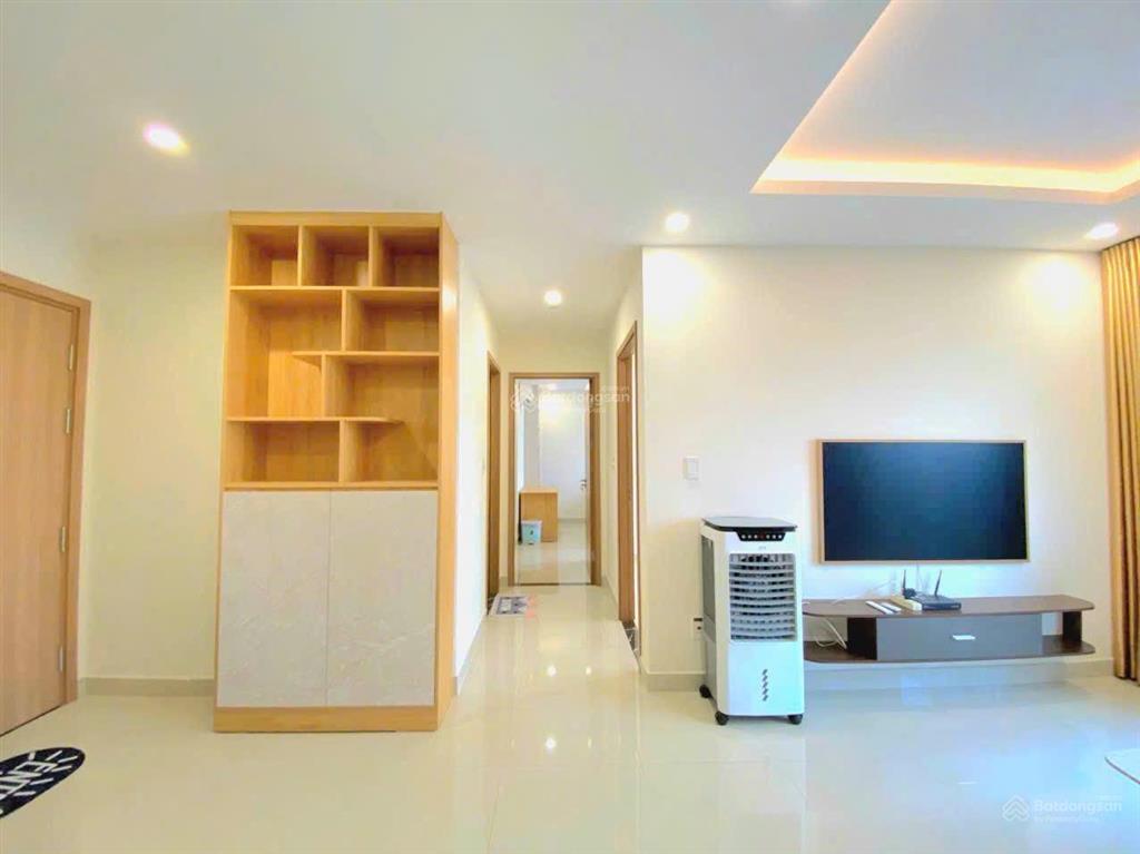 Bán căn 75,2m2, 2 pn, 2 wc, view hồ lầu 10, nội thất đẹp, giá 4 tỷ,  0906 549 *** sơn
