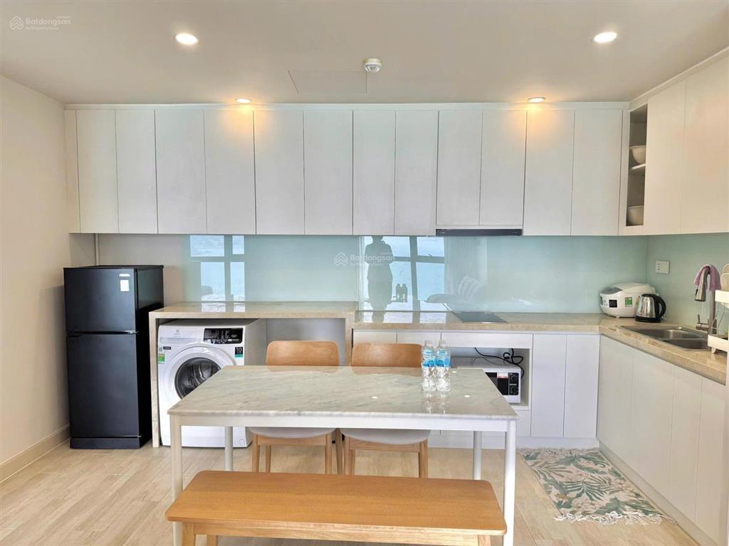 Căn hộ view biển, 70,5 m2, 2 pn, 2 wc, nội thất đẹp, sổ hồng sẵn, giá 12 tỷ  0906 549 *** sơn
