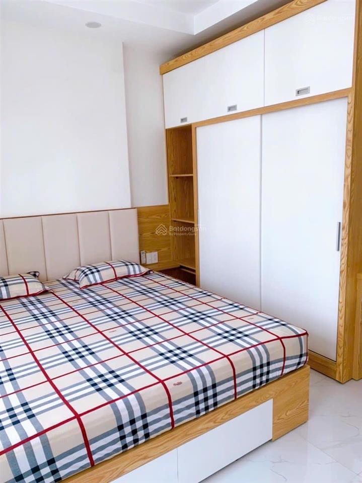 Bán căn hộ 63 m2, 2 pn, 1 wc, ban công rộng, đầy đủ nội thất giá chỉ 3,1 tỷ,  0906 549 *** sơn
