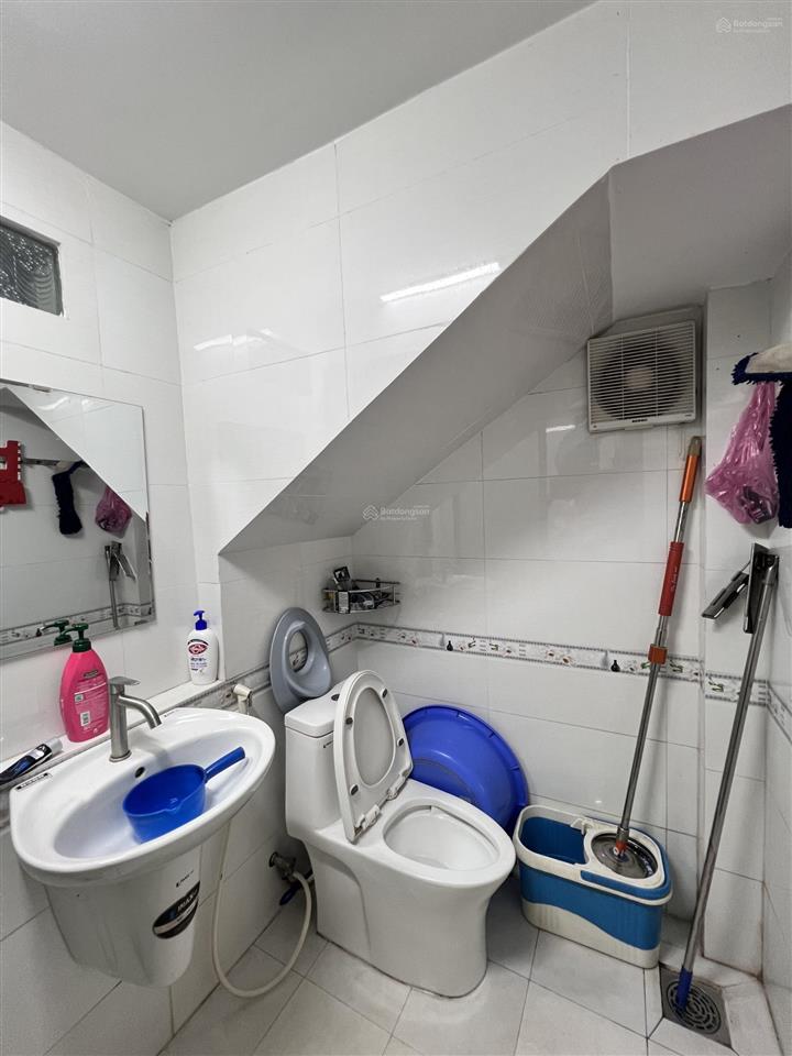 * chỉ 3.98 tỷ  nhà 4 tầng  ngay vincom võ văn ngân, linh chiểu, thủ đức  3 pn/3 wc