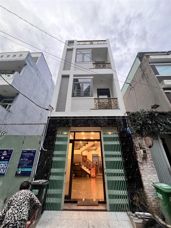 * cho thuê nhà 4 tầng, gần vincom võ văn ngân, linh chiểu, thủ đức  giá 23 triệu/th