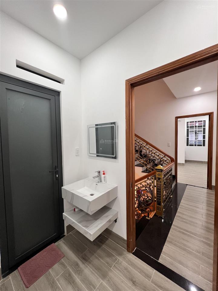 * cho thuê nhà 4 tầng, gần vincom võ văn ngân, linh chiểu, thủ đức  giá 23 triệu/th