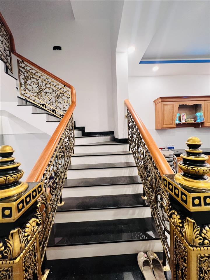 * cho thuê nhà 4 tầng, gần vincom võ văn ngân, linh chiểu, thủ đức  giá 23 triệu/th