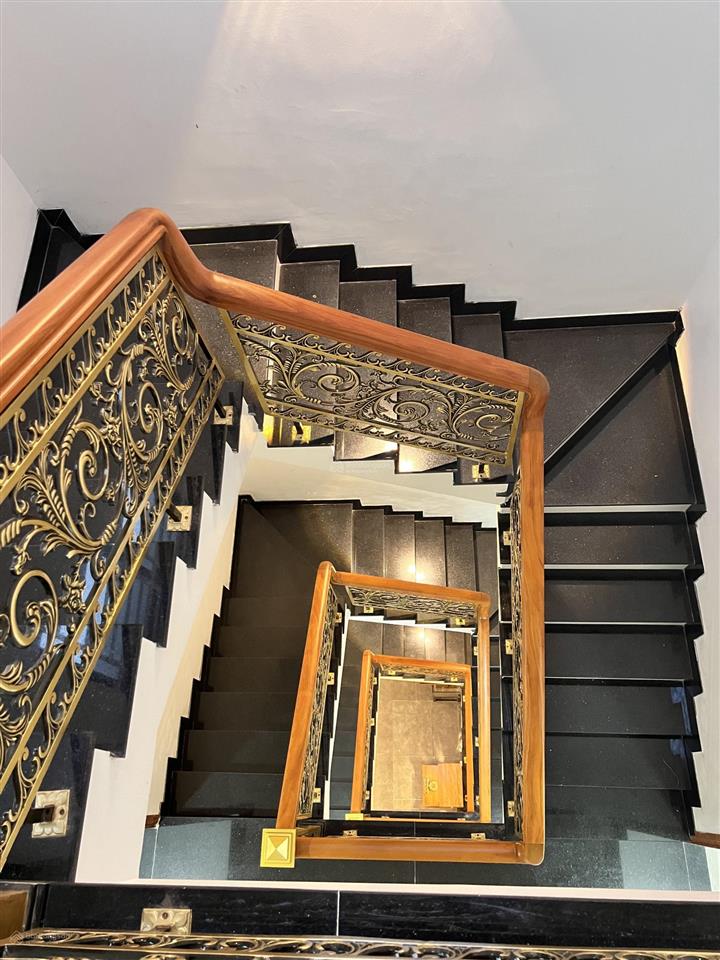* cho thuê nhà 4 tầng, gần vincom võ văn ngân, linh chiểu, thủ đức  giá 23 triệu/th